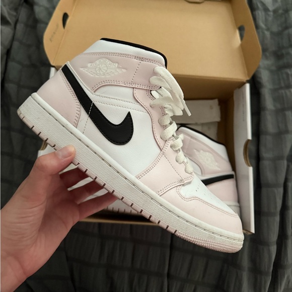 Jordan 1 Mid Barely Rose (woman’s) - Picture 1 of 1